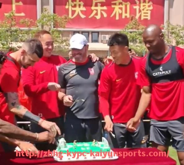 ky开云体育-世俱杯战术布置中被教练依赖为单兵突破点的球员个案分析